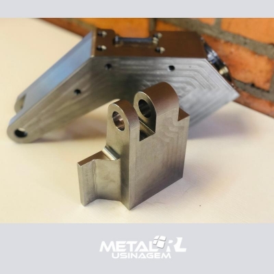 Indústria Metalúrgica METALRL - Usinagem de Peças